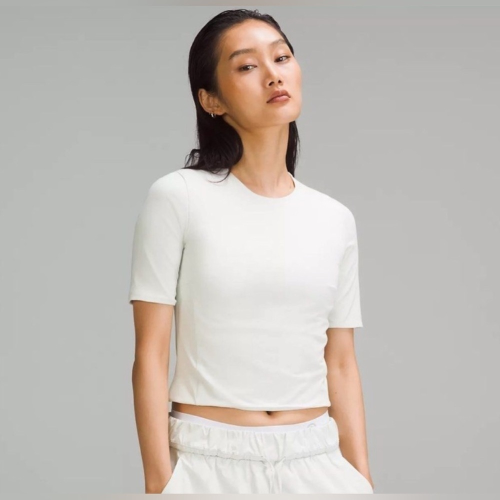 Lululemon Tight-Fit Lined T-Shirt in Bone, Size 8